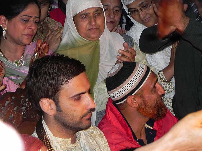 Wedding on a houseboat in Kashmir